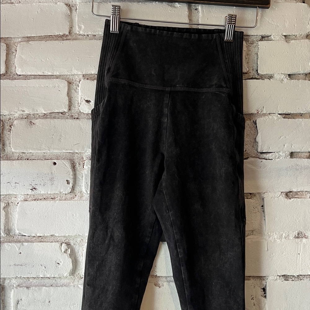 Black High-Waisted offline women’s small faded black athletic leggings
